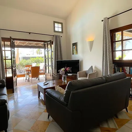 别墅 Casa Karoline With A Sunny Terrace, Heated Pool, Comfort And Privacy In A Quiet Neighborhood 普拉亚布兰卡
