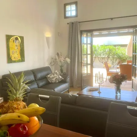 Casa Karoline With A Sunny Terrace, Heated Pool, Comfort And Privacy In A Quiet Neighborhood 别墅 *