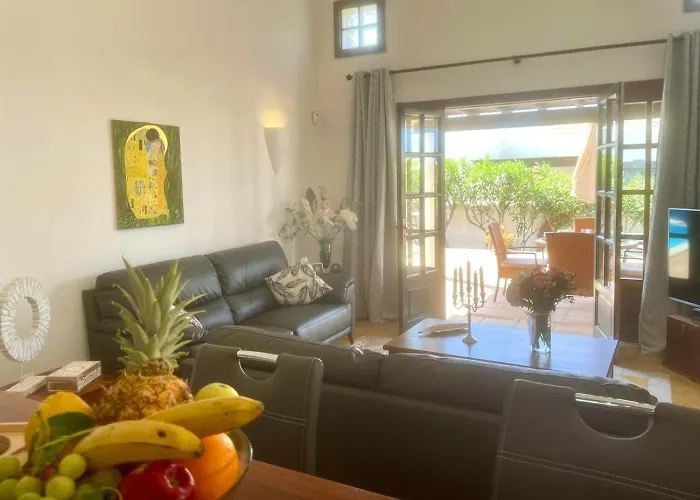 Casa Karoline With A Sunny Terrace, Heated Pool, Comfort And Privacy In A Quiet Neighborhood Villa *