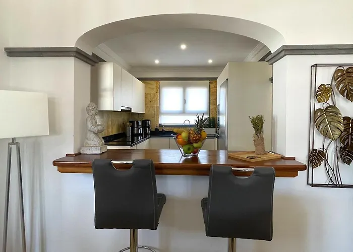 Villa Casa Karoline With A Sunny Terrace, Heated Pool, Comfort And Privacy In A Quiet Neighborhood *